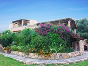Smeralda-Villa mit Pool und Meerblick - Nr. 119A