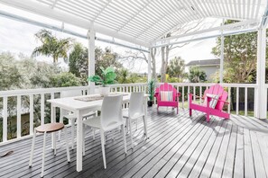 Outdoor Modern Dining area