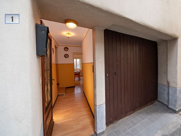 Eigentum, Gebäude, Tür, Holz, Flooring, Fussboden, Halle, Haus, Decke