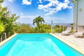 Vue mer depuis la piscine