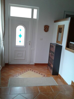 entrance 