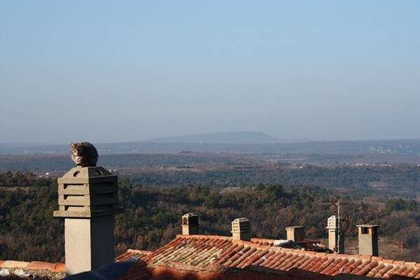 Vue panoramique de la fenêtre de la chambre