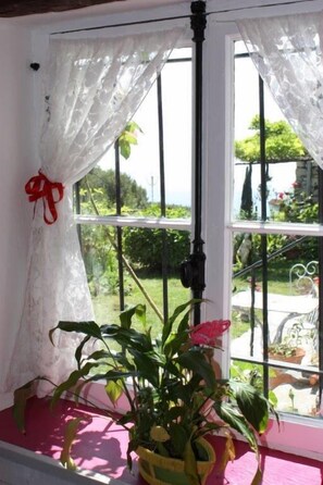 fenêtre chambre à coucher avec aperçu mer