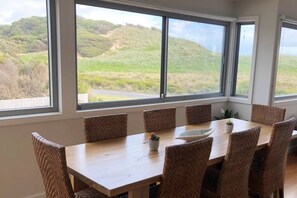 Dining area (10 chairs available + 4 bar stools + 4 other dining chairs to use)
