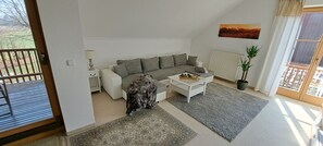 Auszieh bares Schlafsofa im Wohnzimmer 