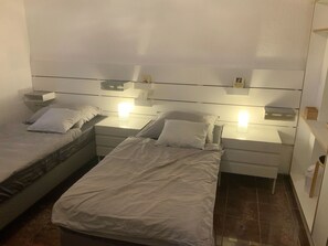 Schlafzimmer 1

