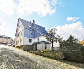 Außenansicht Ferienhaus für 12 Personen von der Schlossstraße in Lauenstein