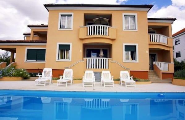 Swimming pool
