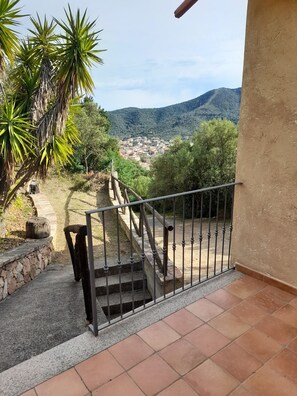 Ingresso dal giardino