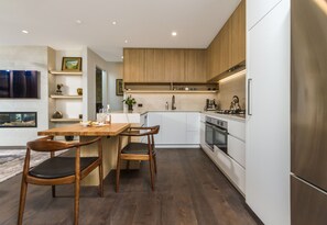 Kitchen & dining area