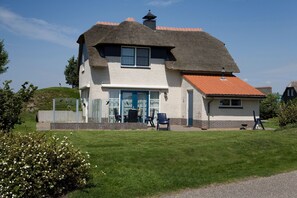 Außenseite Ferienhaus [Sommer]