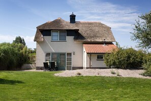 Außenseite Ferienhaus [Sommer]
