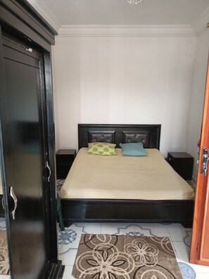 chambre à coucher avec salle d' eau privative.